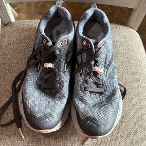 Size 10 Brooks running shoes